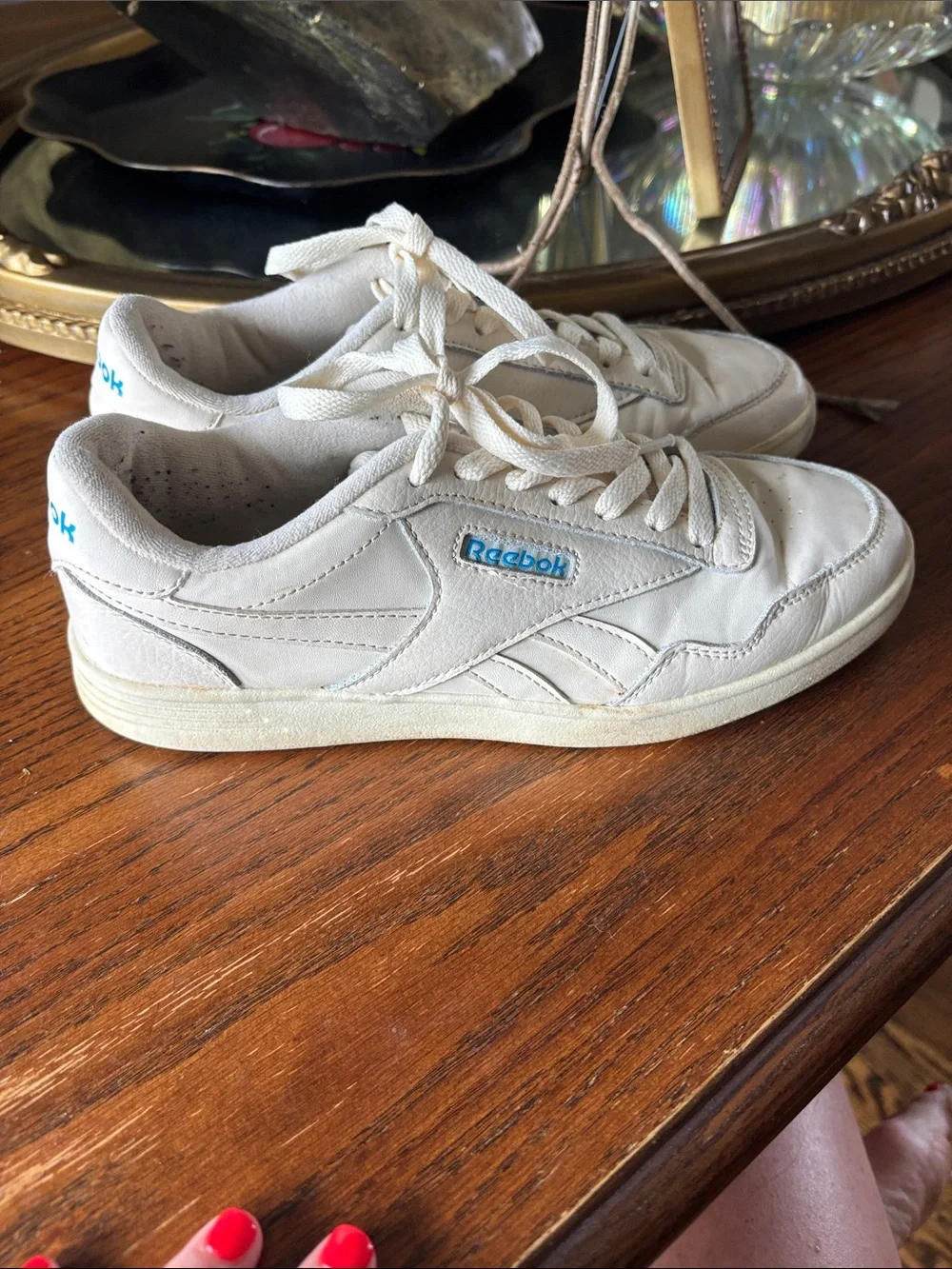 Reebok Off-White Leather Low-Top Sneakers with Blue Logo Size 8